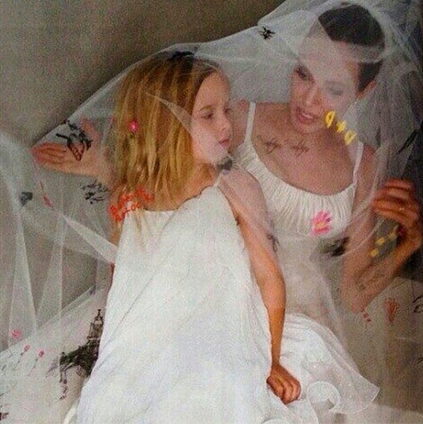 #NAME Brad Pitt and Angelina Jolie Wedding Photos Finally Revealed