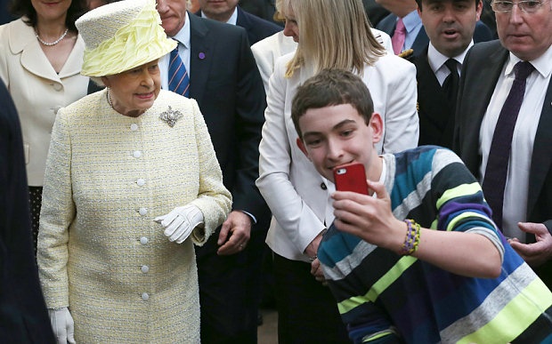 #NAME Queen Elizabeth Doesnt Like Selfies