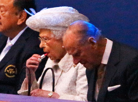 #NAME Queen Elizabeth Doesnt Like Selfies