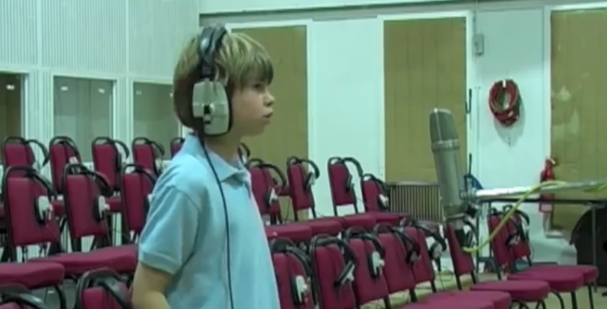 When this school choir took the stage, their tribute covered everyone in goose bumps